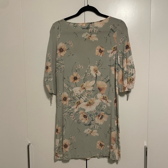 COPY - H&M Floral Dress - Picture 2 of 2